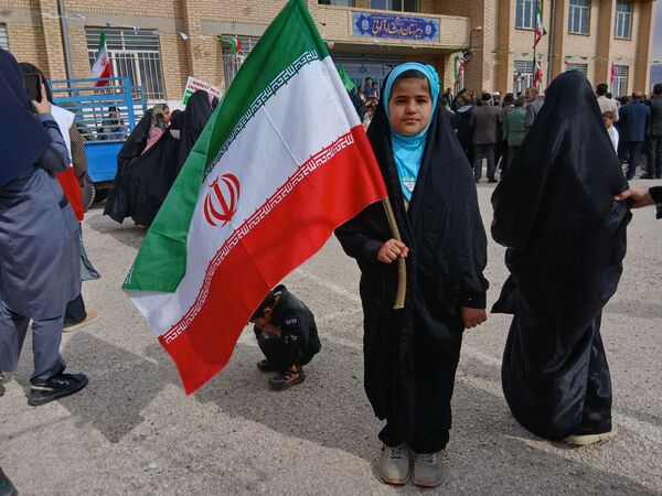 مردم شهرستان خانمیرزا در راهپیمایی ۲۲ بهمن وحدت را به نمایش گذاشتند