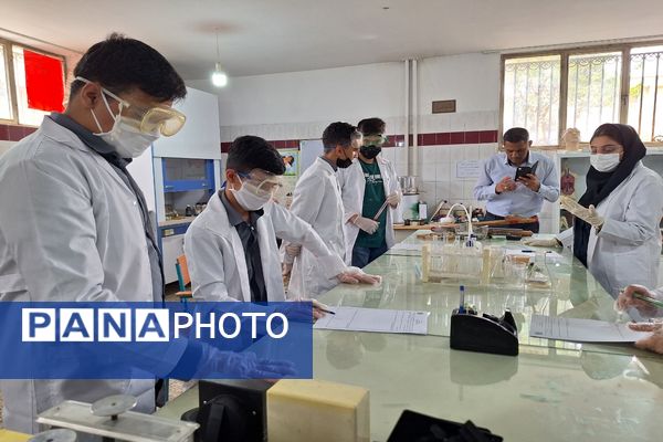 داوری مرحله استانی محور فعالیت های آزمایشگاهی جشنواره نوجوان خوارزمی در پژوهشرای دکتر حسابی