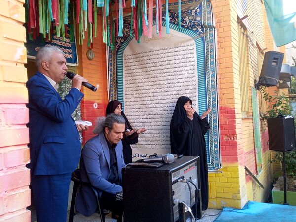 نواختن زنگ آغاز سال تحصیلی در دبیرستان سیزده آبان 
