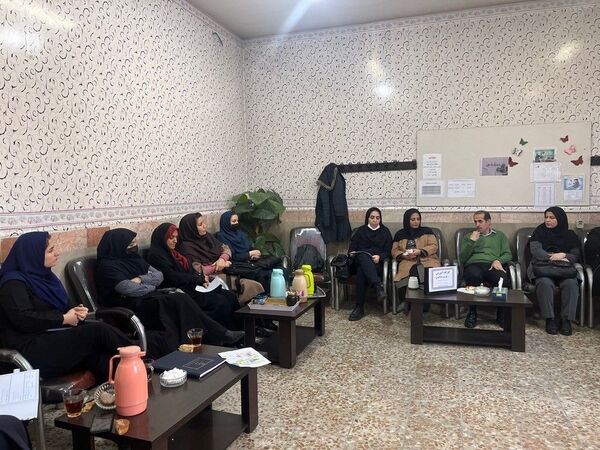برگزاری کارگاه آموزشی بازی و یادگیری در جمع همکاران دبستان هیات امنایی ملاصدرا 