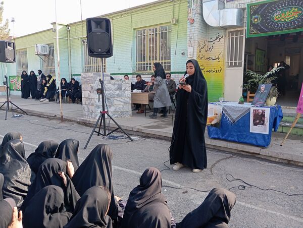 بزرگداشت هفته بسیج در دبیرستان حاج تقی نجفی نیشابور 