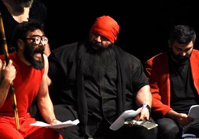 امروز تئاتر از هنر به صنعت تبدیل شده است/ بلاگرها تئاتر را به سخره گرفته‌اند 
