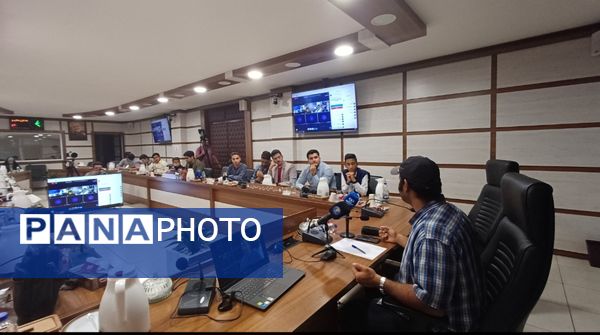 پانایی‌ها نوراوی مهر می‌شوند