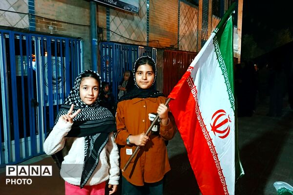  لردگان یک صدا و یک‌دل، جانم فدای رهبر