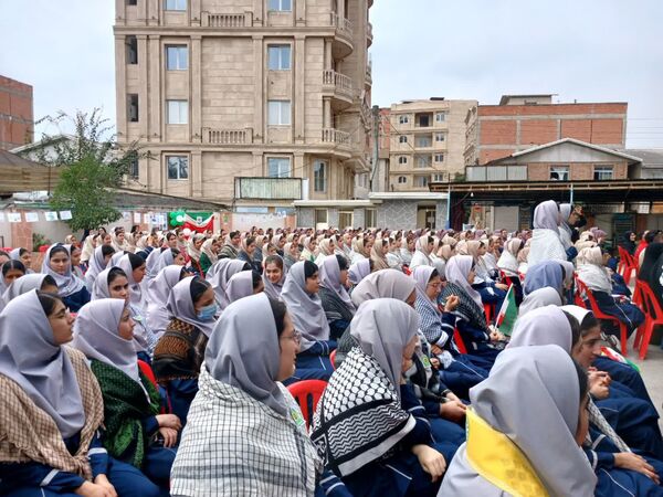 حضور نیروهای انتظامی در دبیرستان نجم قائمشهر