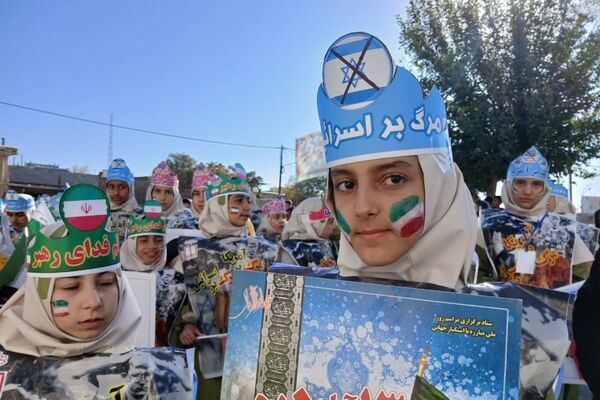 ۱۳ آبان نماد مایوس‌کردن دشمن و قوی کردن دل مومنان است/ ۱۳ آبان را باید به یک فرصت ملی تبدیل کنیم