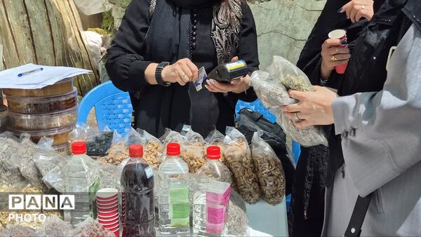  اولین جشنواره محصولات خانگی روستای سپیداران  ساوجبلاغ 