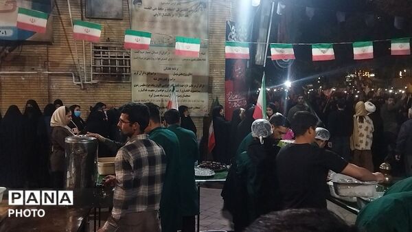 رژه ماشینی هر شب در بلوار فضل نیشابور 
