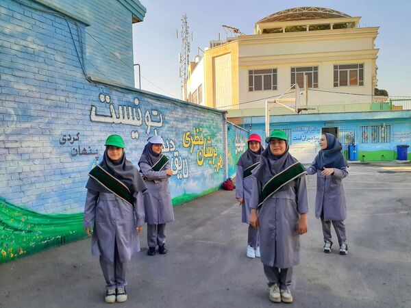 به صدا درآمدن زنگ مهر در مدرسه شایستگان منطقه ۱۶