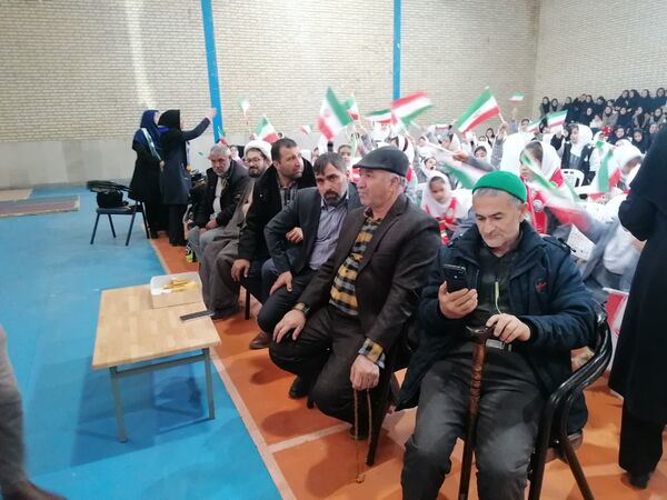 ویژه برنامه‌های دهه فجر و همایش یاوران انقلاب در مدارس روستای چری