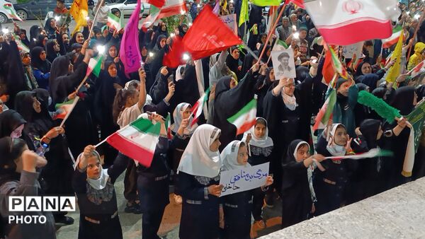 حضور پرشور دانش‌آموزان معمولانی در حمایت از نیروهای مسلح؛ تجدید پیمان با آرمان‌های انقلاب