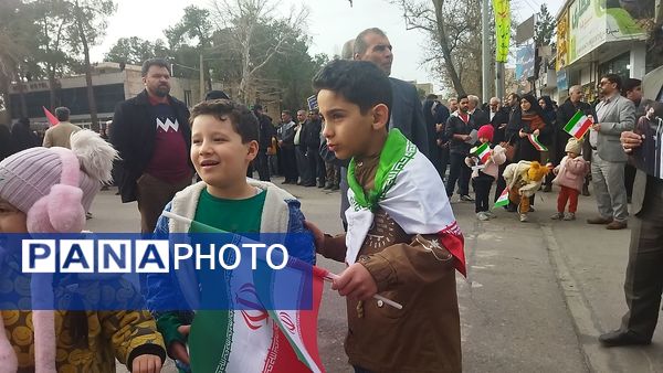 حضور افشار مختلف مردم نیشابور در راهپیمایی ۲۲ بهمن 