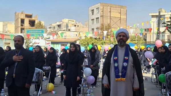 آیین متمرکز استانی جشن عاطفه‌ها‌ در دبیرستان فرزانگان یک ناحیه یک کرج 