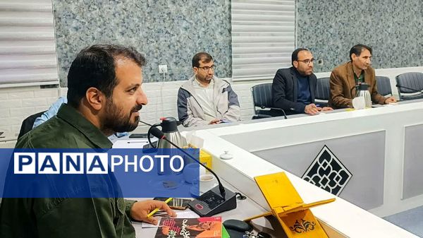 نشست گفت‌وگوی کتاب محور" ایرانی‌ها چه رویایی در سر دارند؟" در یاسوج