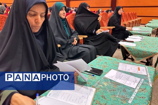 مسابقات استندآپ کمدی و مجری‌گری در سالن سجادیه بهارستان دو