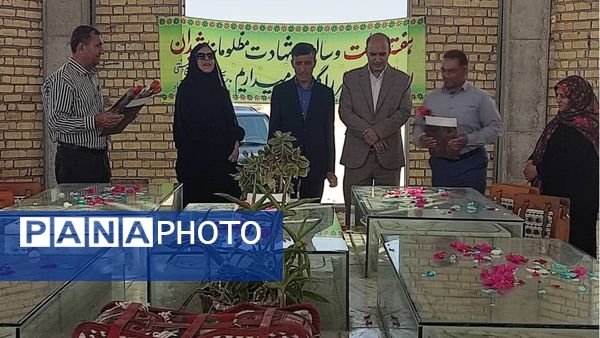 آوای هنر در هفته دولت؛ تقدیر از هنرمندان صنایع‌دستی در تپه شهدا گمنام