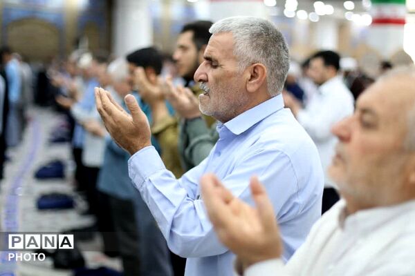 شکوه بندگی در نماز عید قربان باقرشهر 