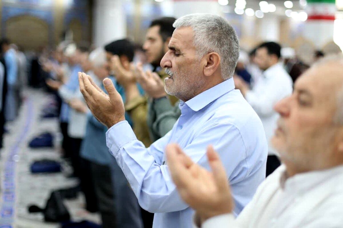 شکوه بندگی در نماز عید قربان باقرشهر 