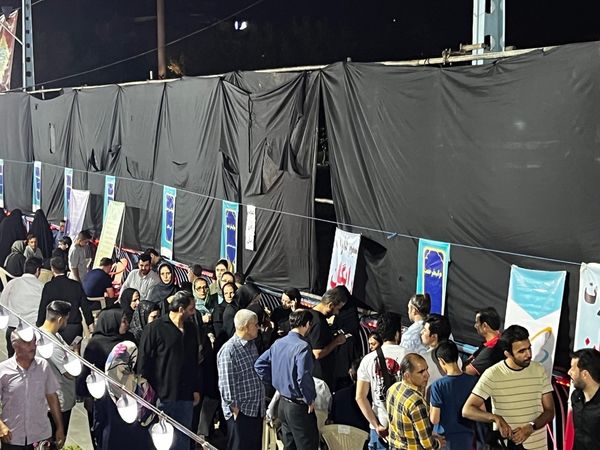 برپایی مواکب نذر خدمت به‌مناسبت اربعین حسینی در خیابان بزرگمهر اصفهان