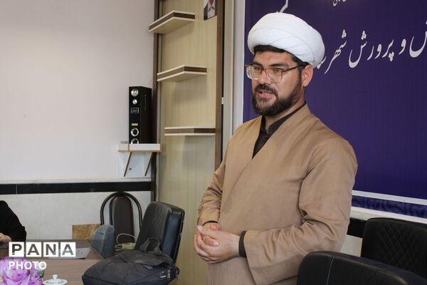 کارگاه هویت‌یابی دانش‌آموزان در مدارس سملقان
