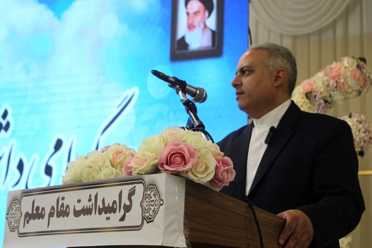 معلمی نعمتی الهی و مسئولیتی خطیر است