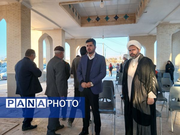 غبارروبی از قبور مطهر شهدا در شهر بخ