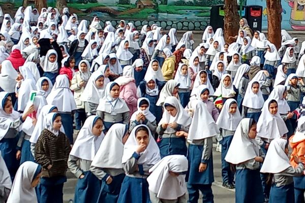 استقبال مدرسه حجاب از ۲۲بهمن 