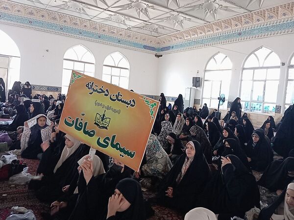 حضور دانش آموزان در نماز جمعه کاشمر