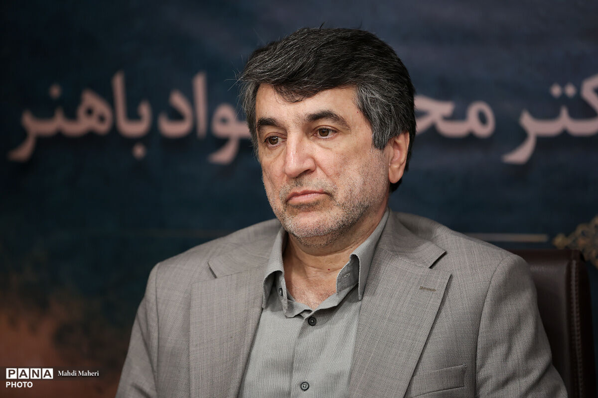 «مقبولیت»، «محبوبیت» و «موفقیت علمی»؛ ۳ ویژگی کلیدی معلمان از دیدگاه شهید باهنر