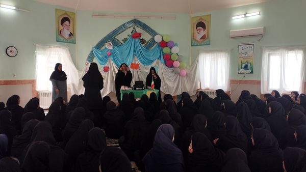 برگزاری مراسم روز دختر در هنرستان خاور عسکری 