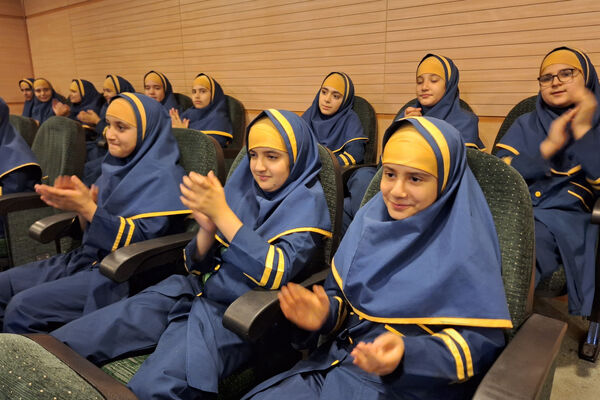 تقدیر از چهره های روشن در محفل ایمان 