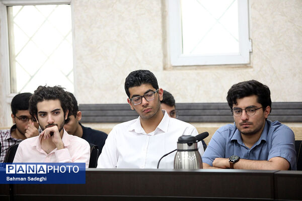 نشست صمیمی وزیر آموزش و پرورش با مدال آوران المپیادهای علمی