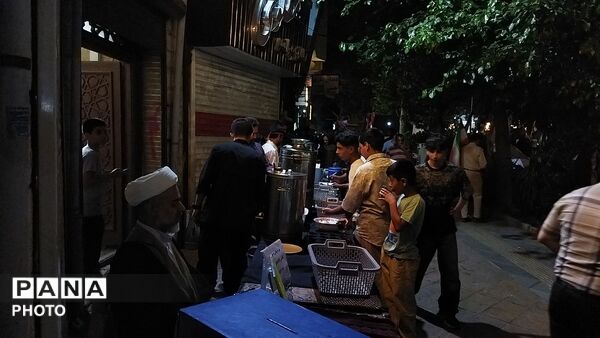 چایخانه حوزه علمیه گلشن در هشتاد و هفتمین شب از اجتماعات مردمی حسینیه امام خمینی نیشابور 
