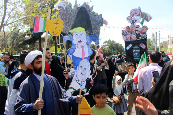 حضور عزتمندانه مردم قم در راهپیمایی آخرین جمعه ماه رمضان