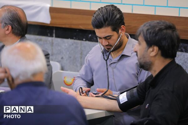 میز خدمت؛ پل ارتباطی مسئولان و مردم در نماز جمعه شهرستان ساوجبلاغ