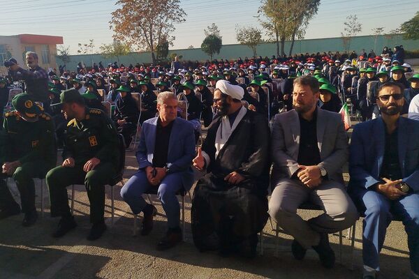 نواختن زنگ استکبارستیزی در دبیرستان ریحانه النبی باقرشهر 