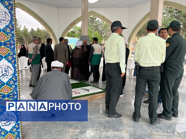 خادمین امام رضا(ع) با شهدا بیعت کردند 