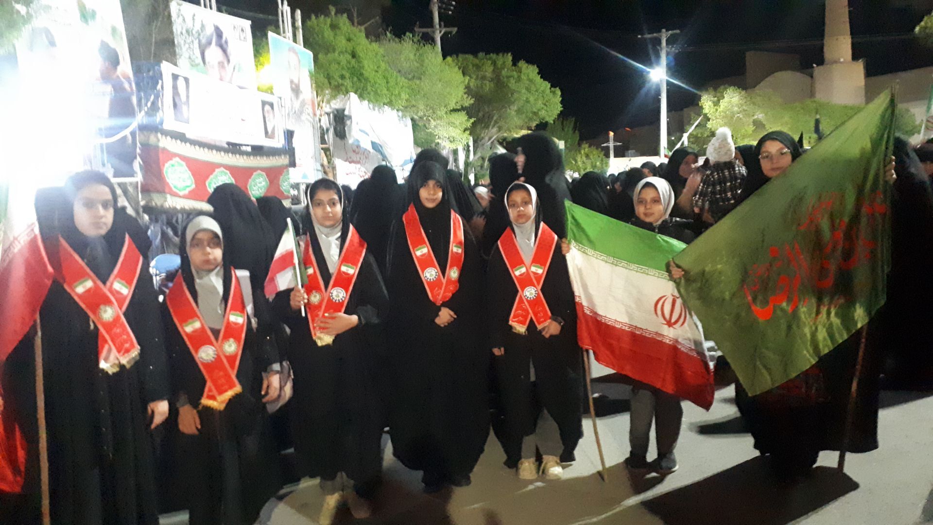 حضور پرشور پیشتازان سازمان دانش‌آموزی ابرکوه در تجمعات شبانه
