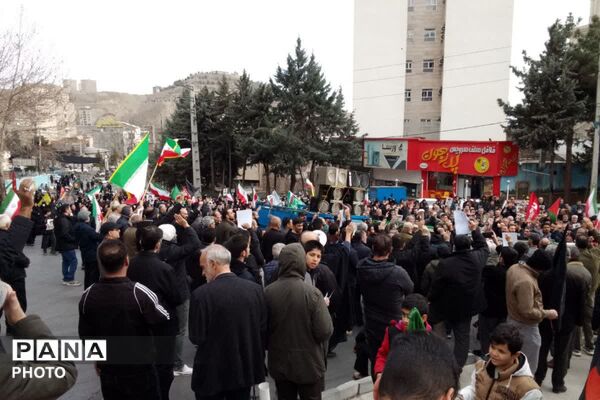 بیعت با سومین امام انقلاب در رودهن 