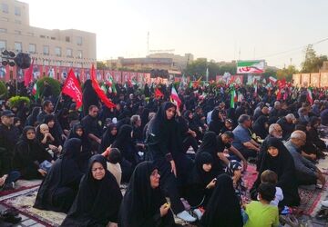 تپشِ دلهای جاماندگان تشییع امام شهید در میدان امام حسین (ع) اصفهان