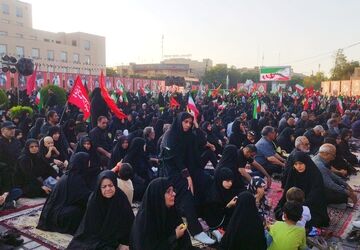 تپشِ دلهای جاماندگان تشییع امام شهید در میدان امام حسین (ع) اصفهان