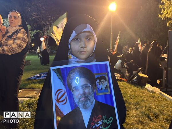 دهه‌نودی‌ها پای کار در تویسرکان