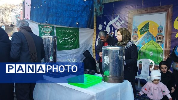 حضور مردم در مهمانی کیلومتری اعیاد شعبانیه نیشابور