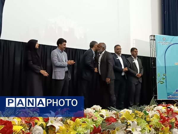 آیین اختتامیه سیزدهمین دوره جشنواره دانش‌آموزی نوجوان سالم