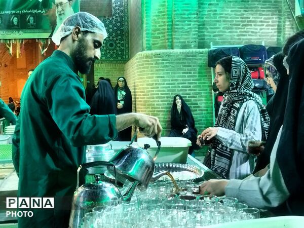 میزبانی در مسیر اجتماعات؛ فعالیت چایخانه حضرت زهرا (س)