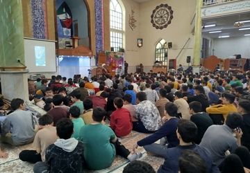 روایت دیدنی خبرنگاران پانا شهرستان کاشمر از یه جمع دانش آموزی و خاص در وسط شهرستان کاشمر 