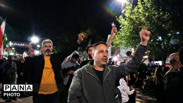 مشت ها بر فراز آسمان نیشابور نمایان شد 