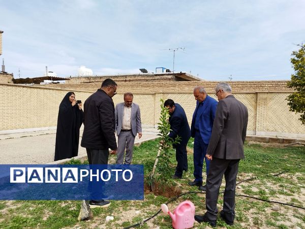 جشن مدرسه‌ای «ایرانمون» در مدرسه شهدای میانشهر