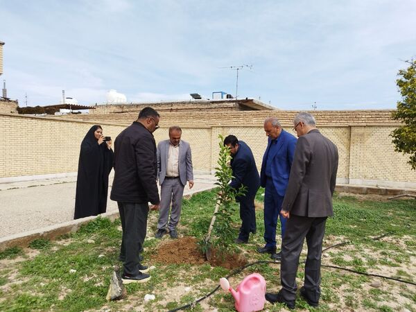جشن مدرسه‌ای «ایرانمون» در مدرسه شهدای میانشهر
