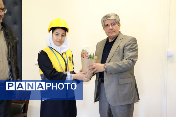 آیین تجلیل از سفیران انرژی برتر نیروگاه سیکل ترکیبی در شهرستان شیروان